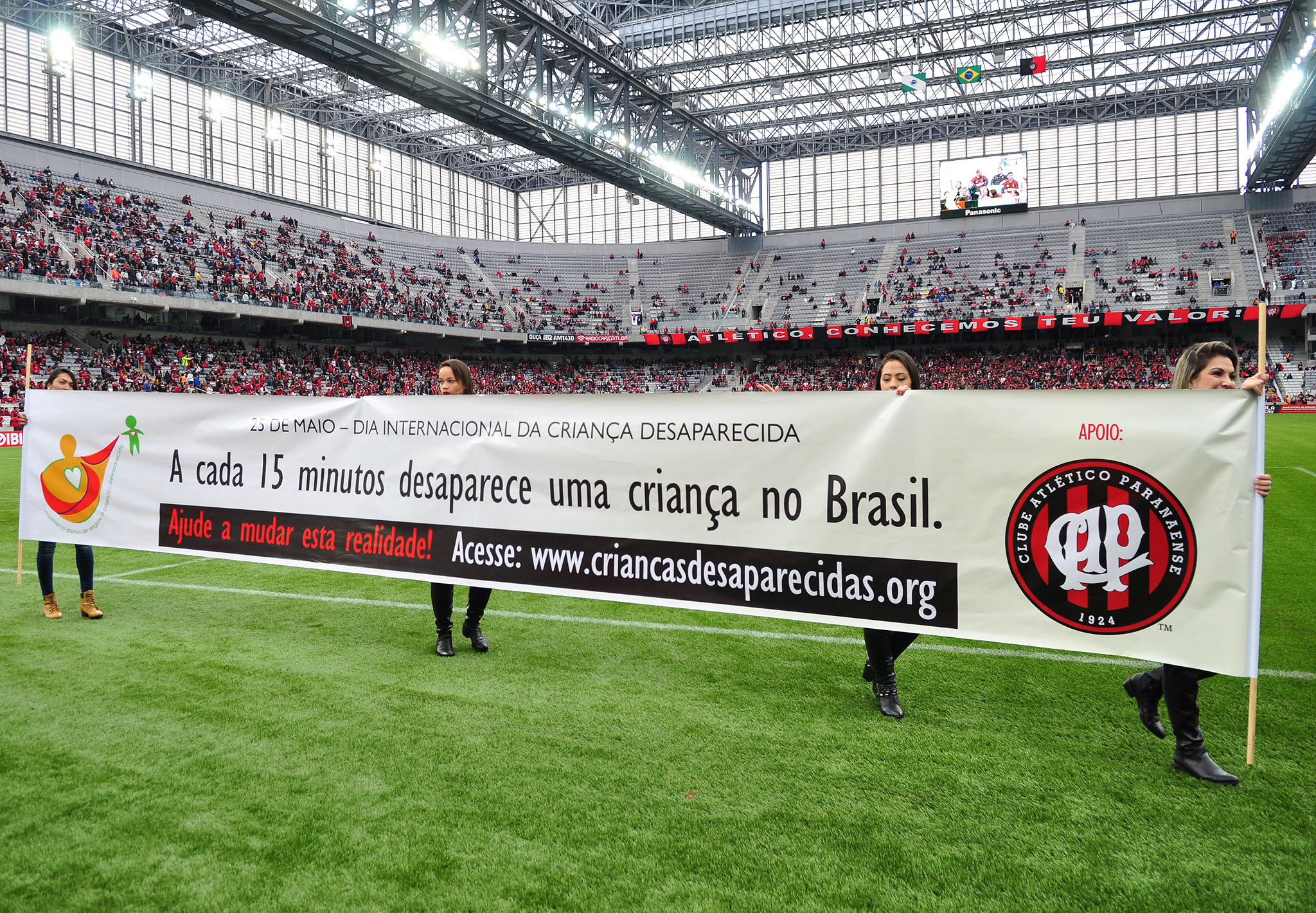 No último domingo, dia 22, o Atlético Paranaense passou a faixa da campanha durante o intervalo do jogo no estádio Arena da Baixada.