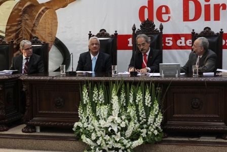 Nos dois dias do congresso, médicos e juristas analisaram importantes aspectos jurídicos da medicina, como a reforma do Código Penal e sua relação com a atividade profissional