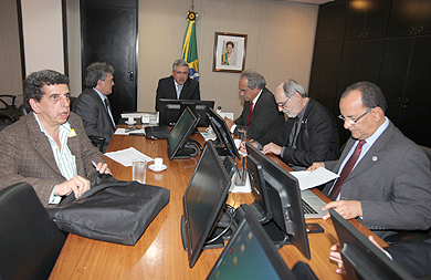 Interiorização da medicina foi o tema do encontro entre o presidentes das três entidades médicas nacionais e o ministro Alexandre Padilha 
