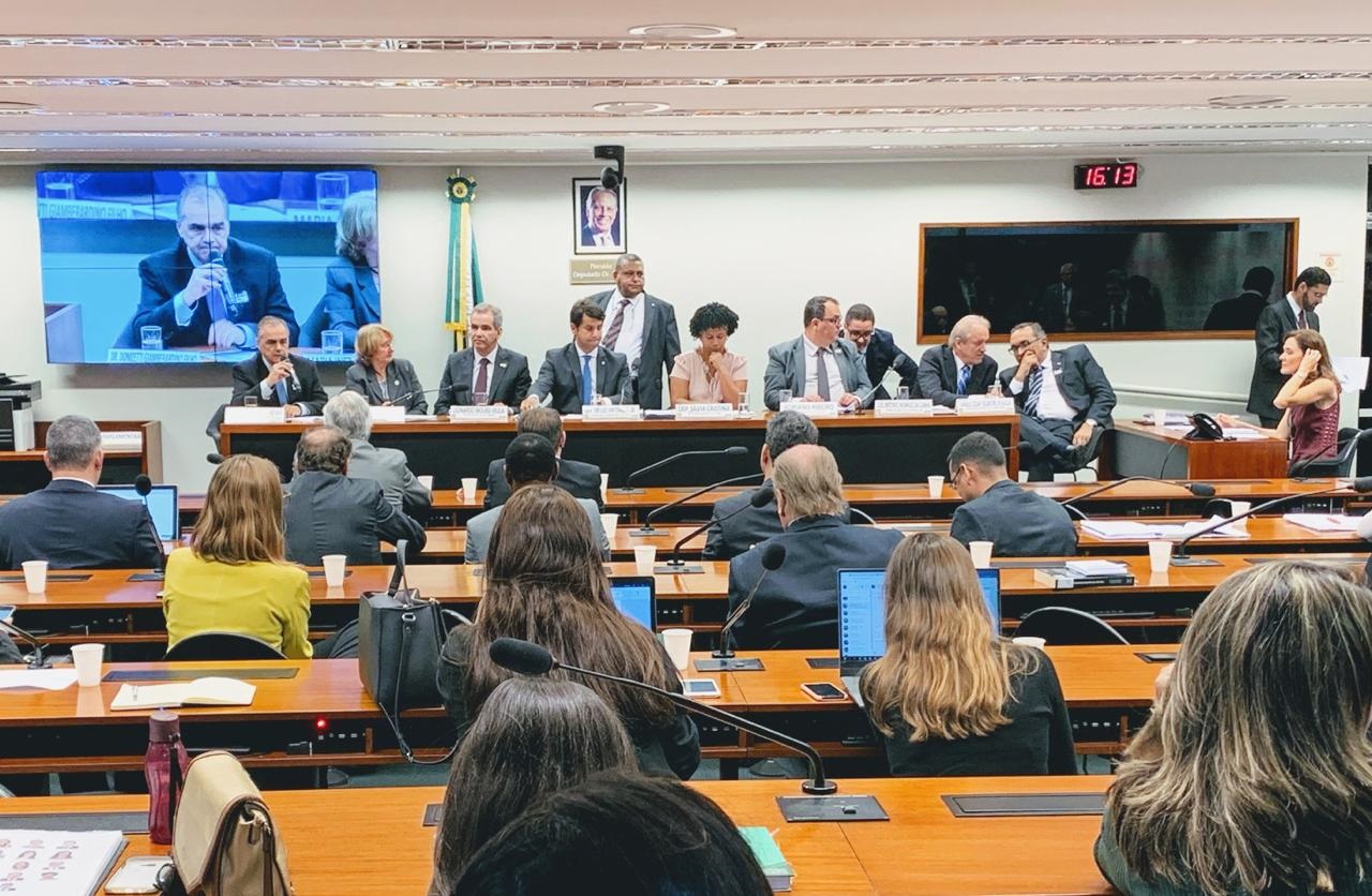 O coordenador da ComissÃ£o Nacional PrÃ³-SUS, Donizetti Giamberardino, ressaltou a necessidade de que a forma de financiamento dos hospitais pÃºblicos e conveniados no paÃ­s seja repensada