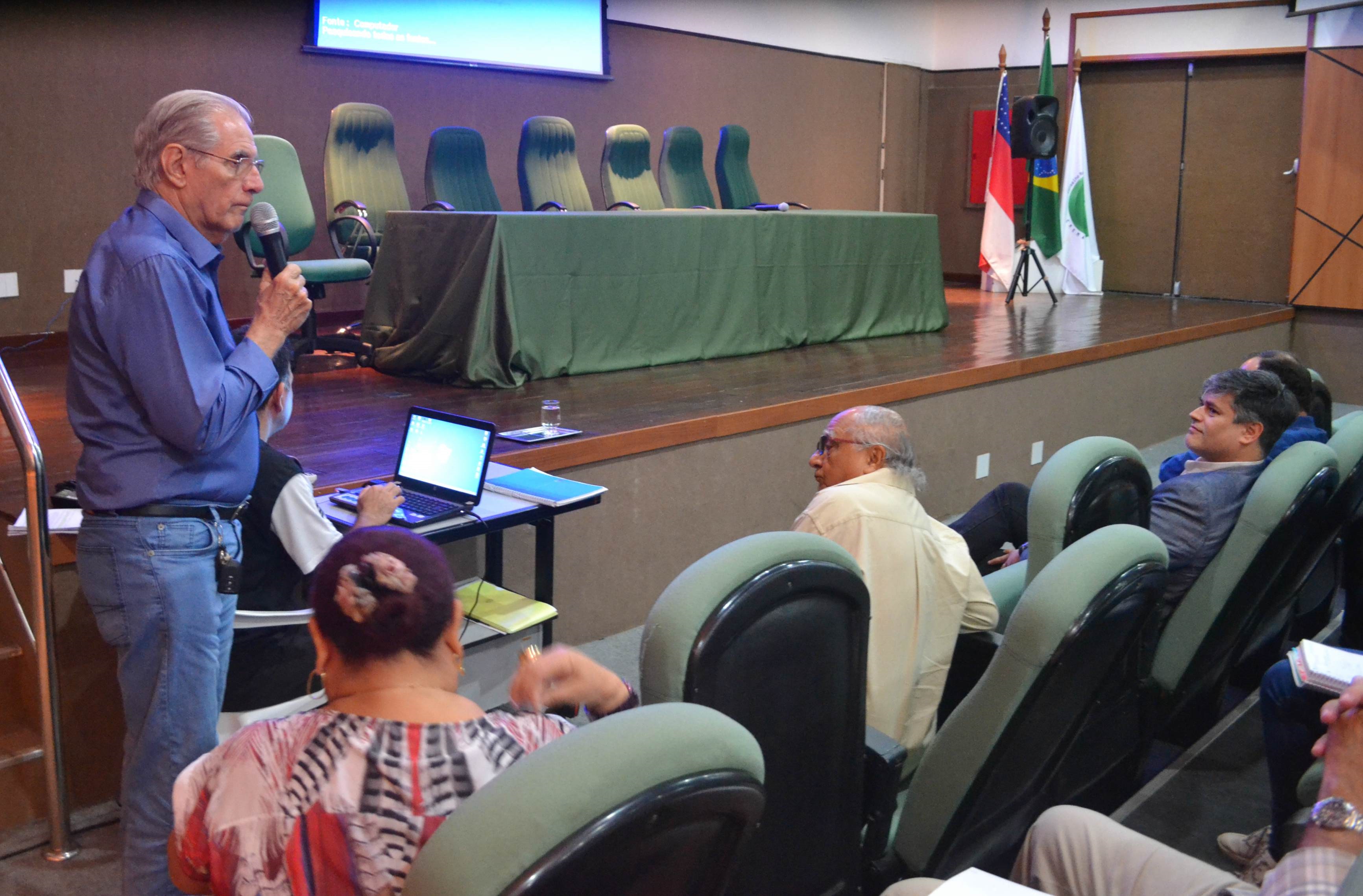 O presidente do Cremam, José Bernardes Sobrinho, falou aos participantes do Fórum sobre a importância da criação de uma carreira de Estado para médicos