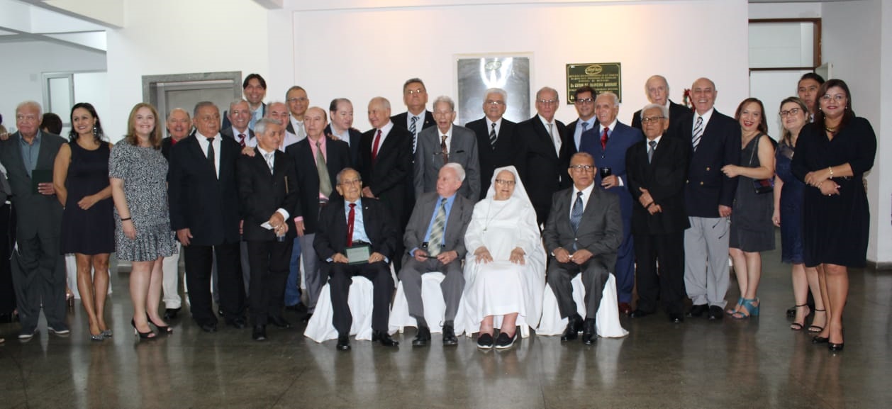 A homenagem no Cremam reuniu membros fundadores, ex-presidentes e associados com mais de 50 ou 60 anos de atividades profissionais