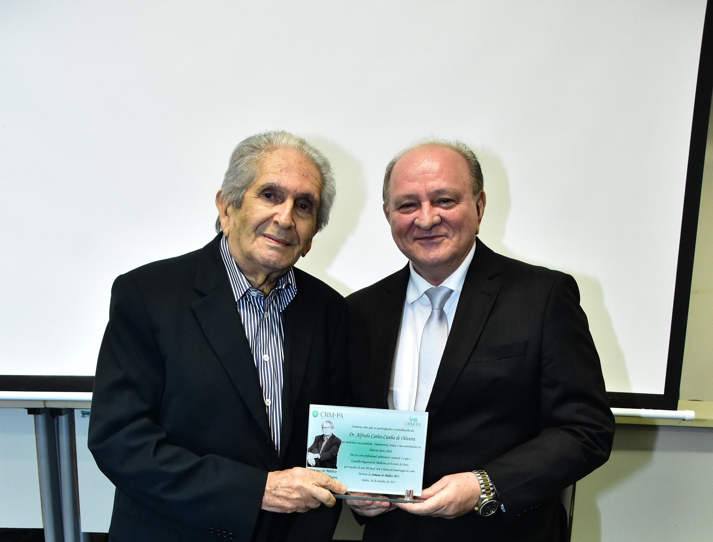 Na cerimônia, o presidente do CRM-PA, Paulo Sérgio Guzzo, prestou homenagem ao patrono de 2017, o médico Alfredo Carlos Cunha de Oliveira
