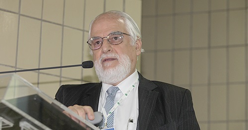 O professor José Eduardo Siqueira destacou que o avanço da ciência não suprimirá a importância do médico