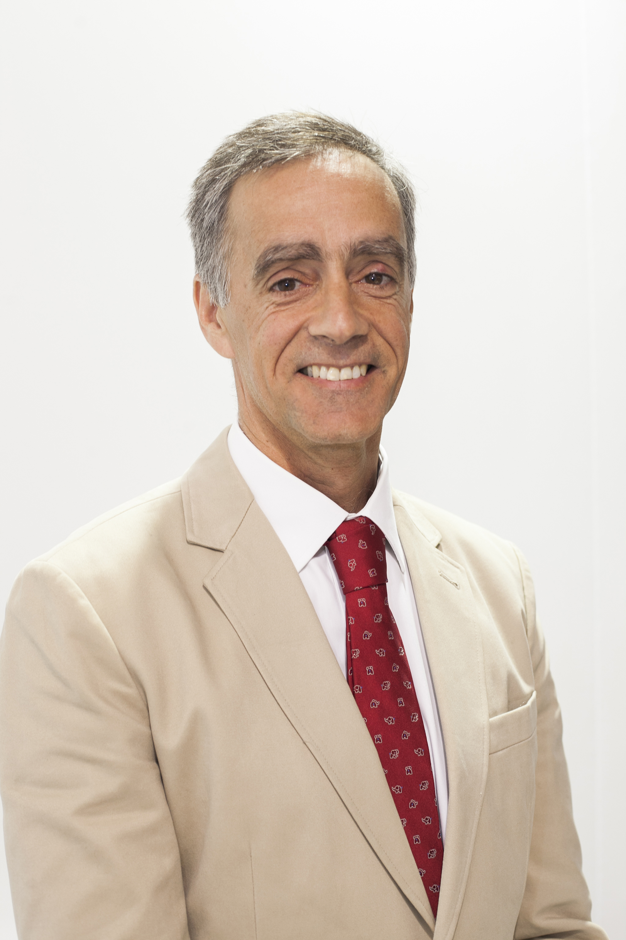 João Mauricio Barretto  possui largo histórico de serviços em entidades associativas à especialidade.