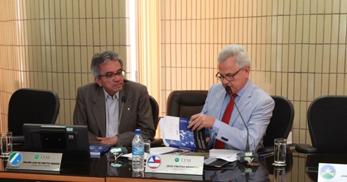 A revista foi apresentada aos conselheiros do CFM, como o 2º vice-presidente do CFM, Jecé Freitas Brandão