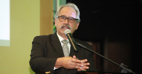 O ex-presidente do CFM, Roberto Luiz d´Avila, falou aos participantes do congresso sobre estratégias para sensibilização dos alunos de Medicina durante as aulas