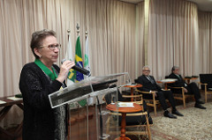 Ana Lúcia Escobar foi agraciada com a comenda Sérgio Arouca, que referencia a Saúde Pública