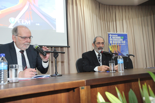 Na primeira conferência do evento, Aníbal Gil Lopes falou sobre competência e humanidade