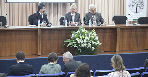 Aldemir Soares, ao centro, defendeu a formação de mais geriatras