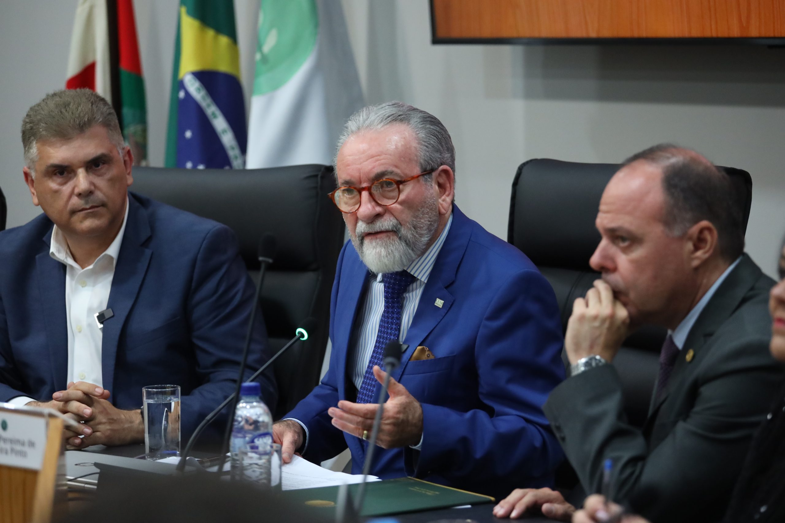 Diretor do CFM defende valorização da medicina durante reunião da AMB