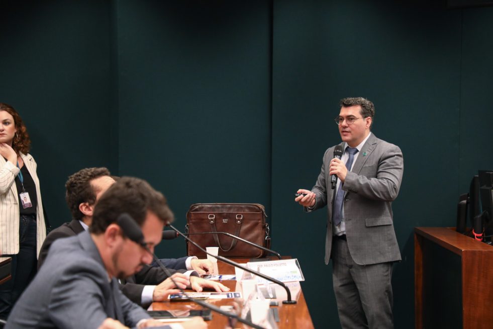 CFM destaca que, internacionalmente, a avaliação dos egressos é feita por órgão independente